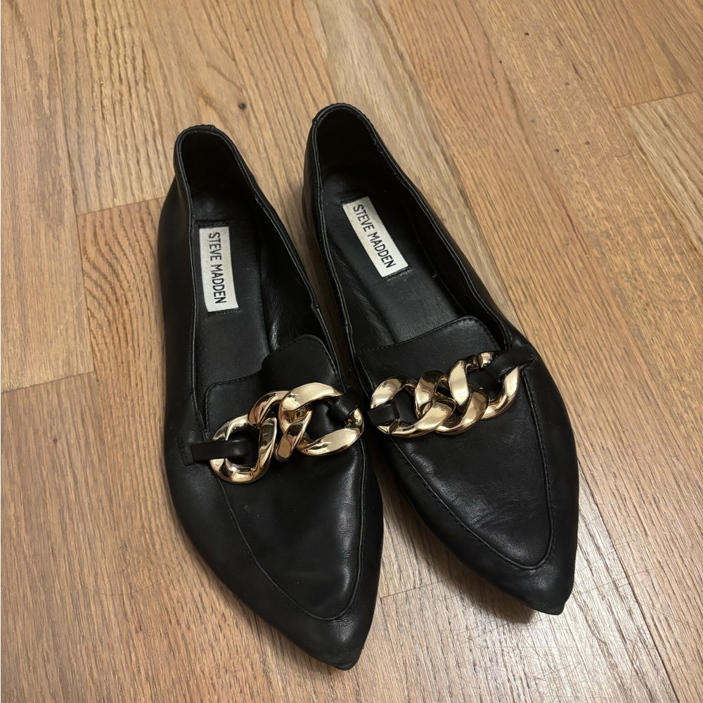 Steve Madden Famed Black Loafers Gold Chain Pointed Toe 8.5